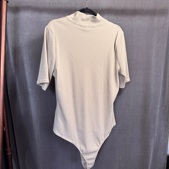 Fashion Nova NWT 3X women’s tan beige Cream Bodysuit short sleeves - Picture 6 of 9